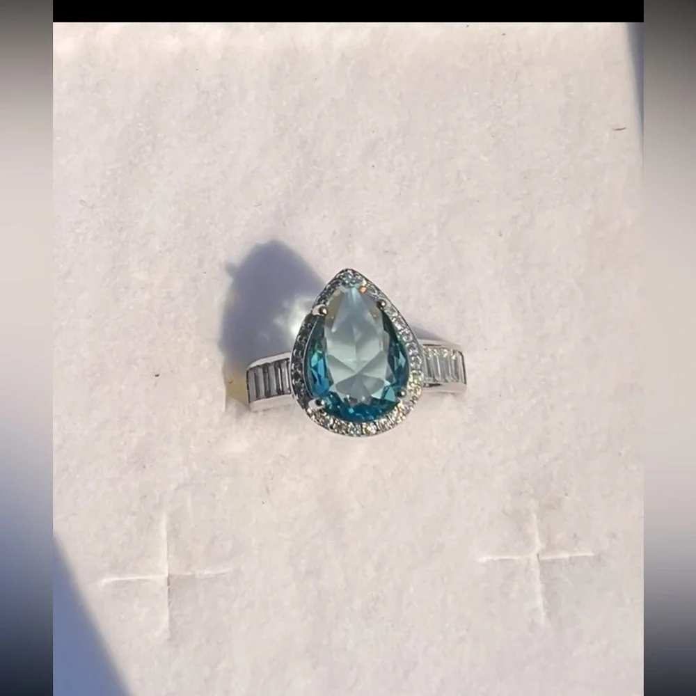 Light sapphire teardrop 2.4CT silver ring with swarovski elements size 9
